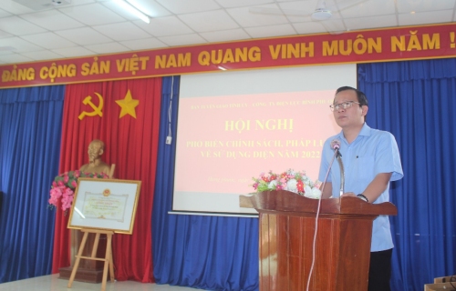 Phổ biến chính sách pháp luật, tiện ích số về sử dụng điện cho người dân