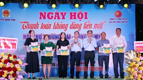 Ngày hội ‘Thanh toán không dùng tiền mặt’ tại Đồng Phú